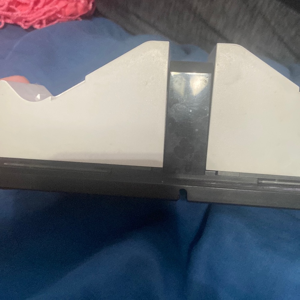 Xbox one controller charger (fits 2) color white and black